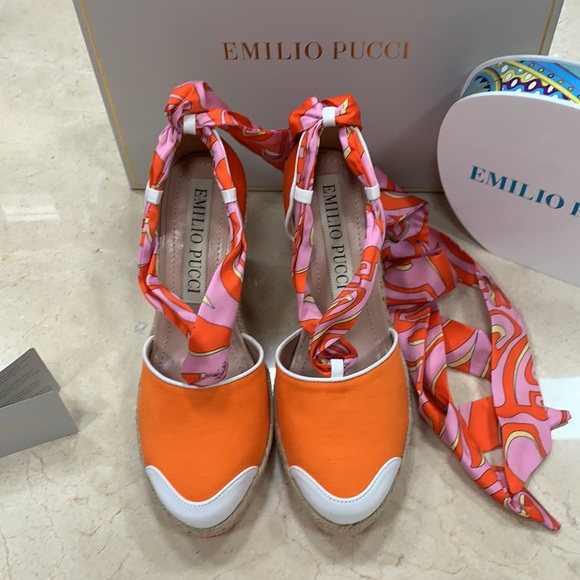 EMILIO PUCCI LONDON TIKI PRINT TWILL ESPADRILLES W/REMOVABLE SCARF IN CORAL - Picture 3 of 14